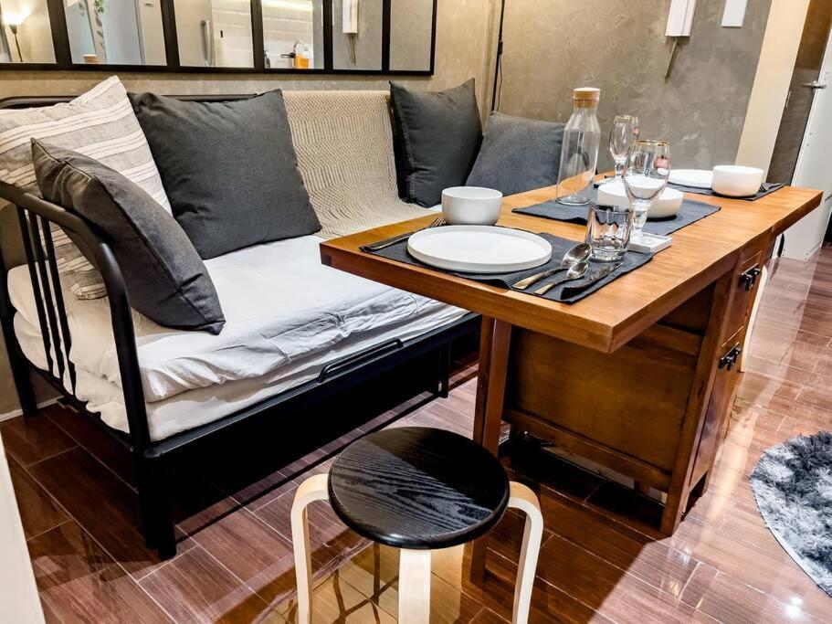 Apartment 1br Makati, Air Residences M003 *