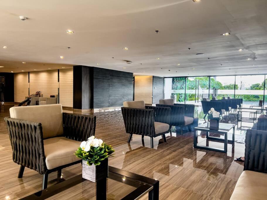 1br Makati, Air Residences M003 Apartment Manila